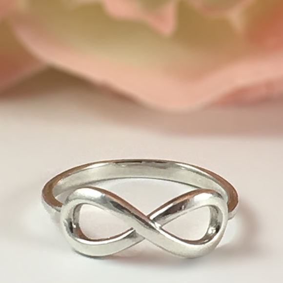 Jewelry - Sterling Silver Infinity Ring Size 8